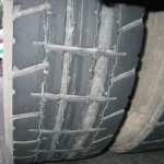 zářezy v pneumatikách